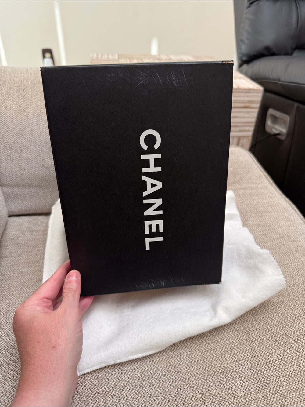 Pre owned luxury CHANEL Black Leather Vanity Case with Gold Hardware - Picture 11 of 11